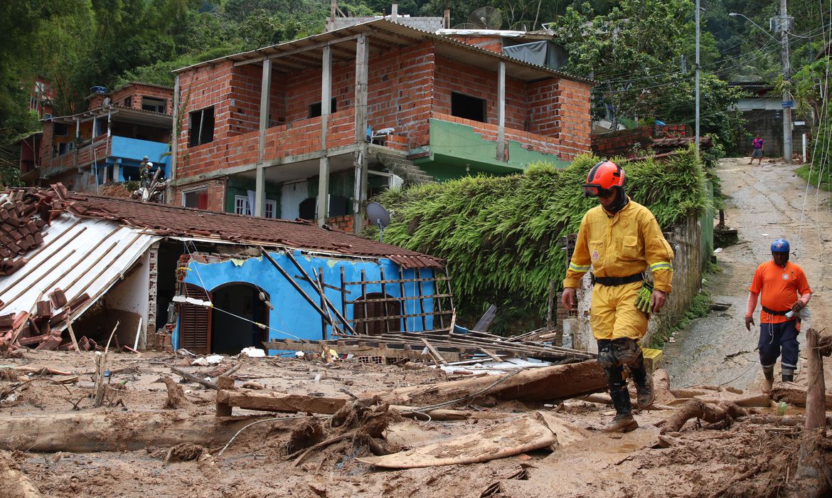 Recuperação de desastres no Brasil - Uma pesquisa legal e política